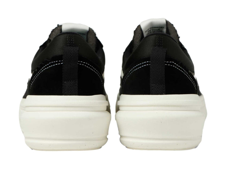 Tenis VANS Old Skool color negro con suela y franja lateral en color blanco.