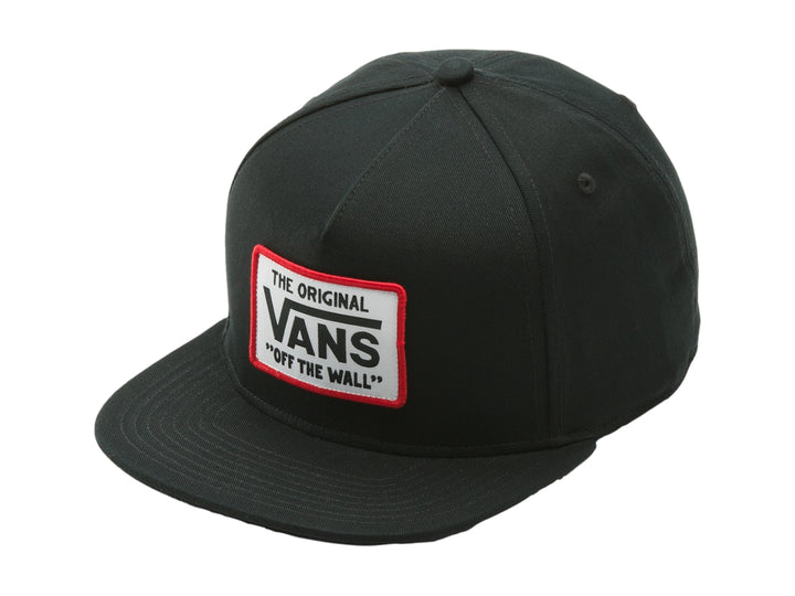 Gorra snapback VANS de color negro con logotipo frontal blanco y rojo.