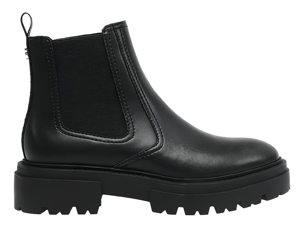 Bota negra Steve Madden con suela track gruesa y diseño estilo Chelsea.