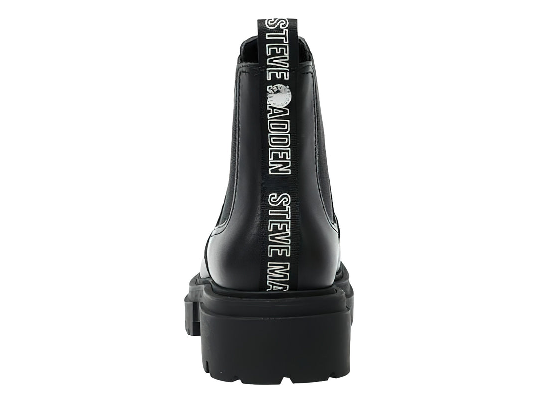 Bota negra Steve Madden con suela track gruesa y diseño estilo Chelsea.