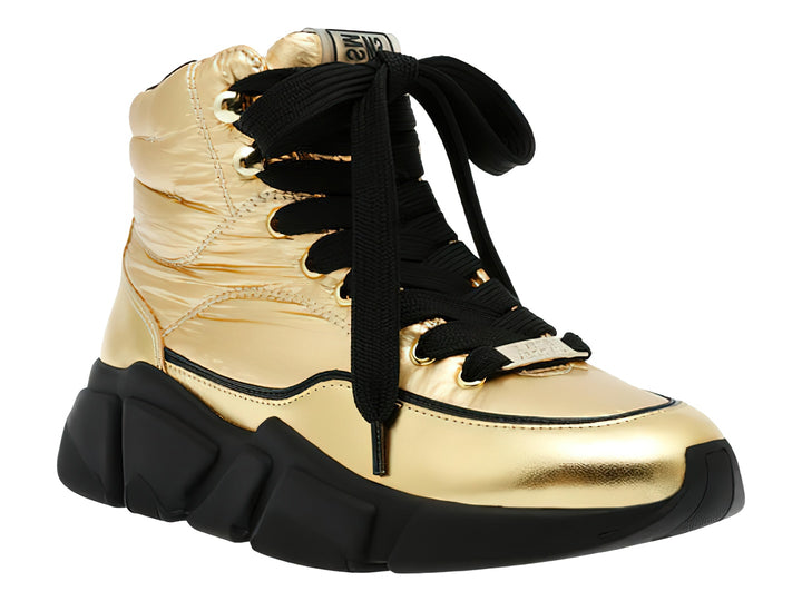 Botas deportivas Steve Madden en color dorado metalizado con suela gruesa y agujetas negras.