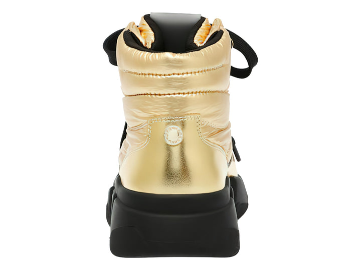 Botas deportivas Steve Madden en color dorado metalizado con suela gruesa y agujetas negras.