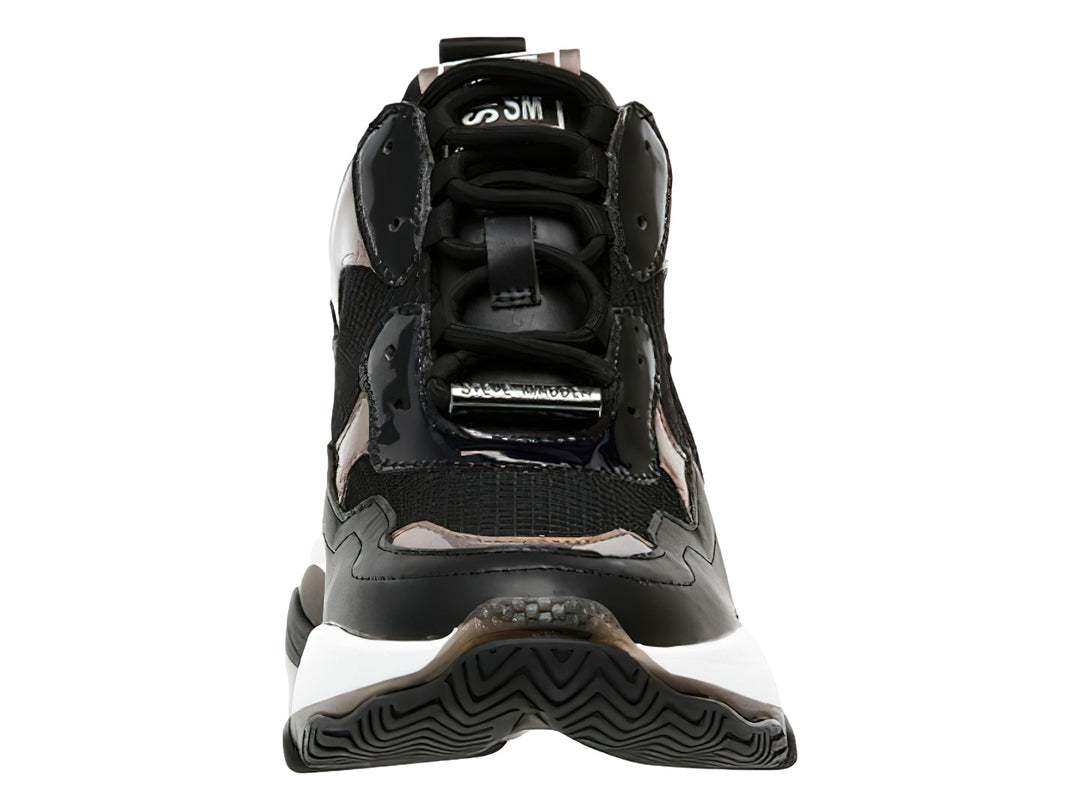 Tenis negros Steve Madden con suela blanca ancha y detalles metálicos iridiscentes.