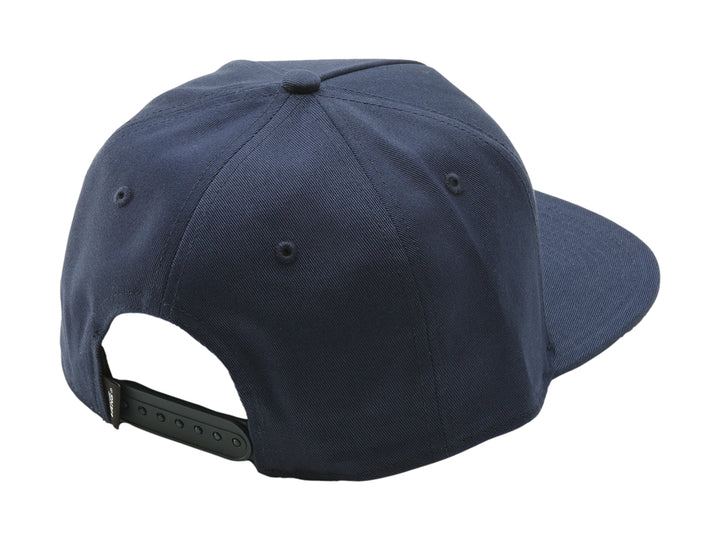 Gorra VANS snapback color azul marino con visera plana y parche circular rojo y blanco en el frente.