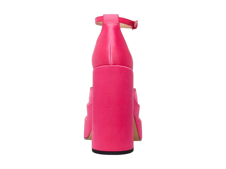 Zapato de tacón alto y plataforma gruesa en color rosa brillante con correa ajustable al tobillo.