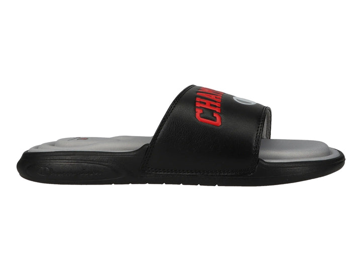 Sandalia tipo slide Champion en color negro con plantilla gris y logotipo en rojo.