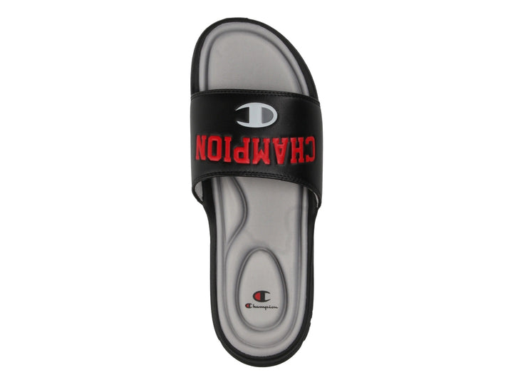 Sandalia tipo slide Champion en color negro con plantilla gris y logotipo en rojo.