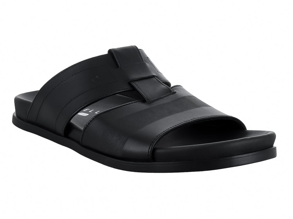 Sandalia deslizable de color negro con correas anchas y suela plana.