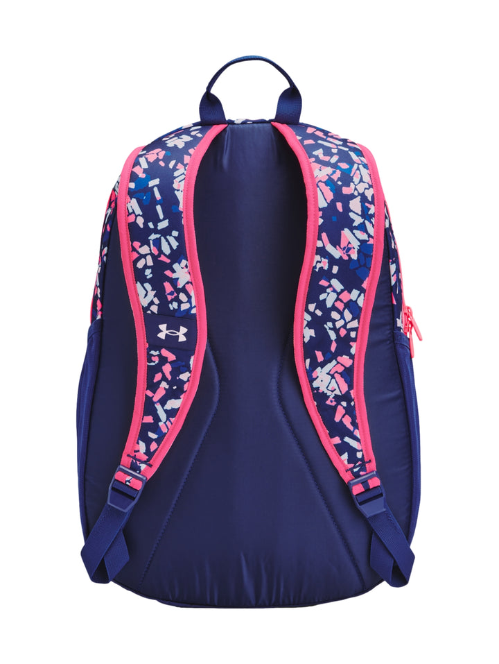 Mochila Under Armour Hustle Sport con estampado multicolor en azul, rosa y blanco y logotipo frontal blanco.
