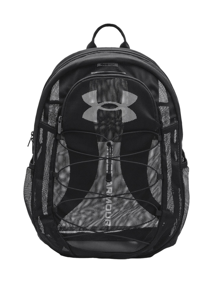 Mochila deportiva Under Armour color negro con diseño de malla frontal y logotipo central.