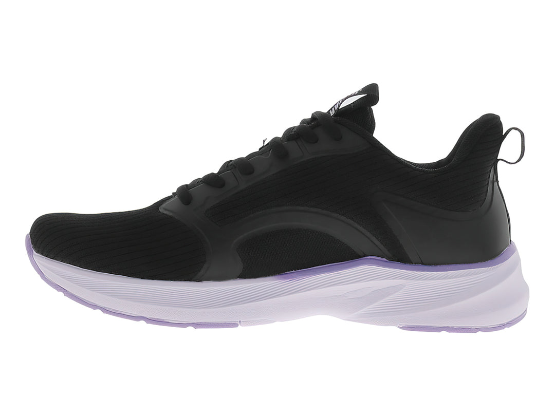 Tenis deportivos JUSTART color negro con suela violeta claro.
