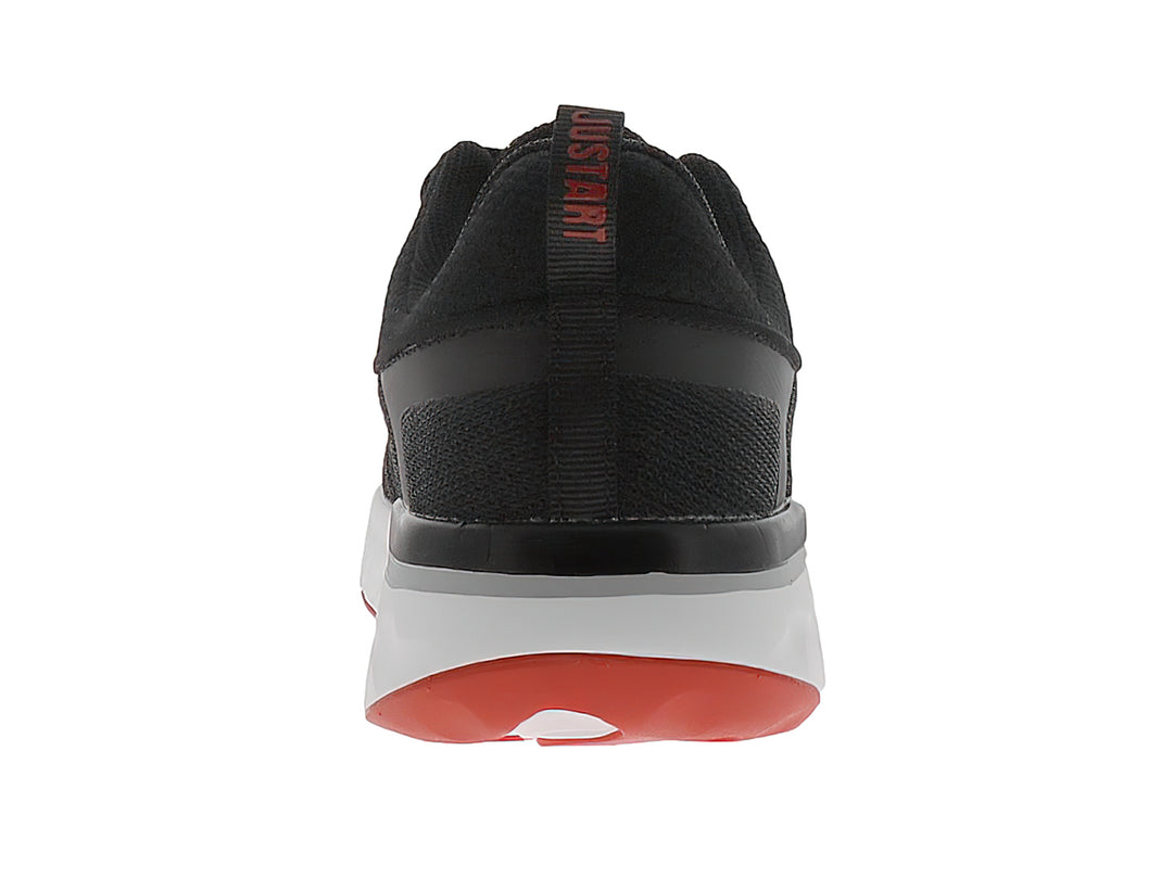 Zapato deportivo JUSTART color negro con suela blanca y base roja.