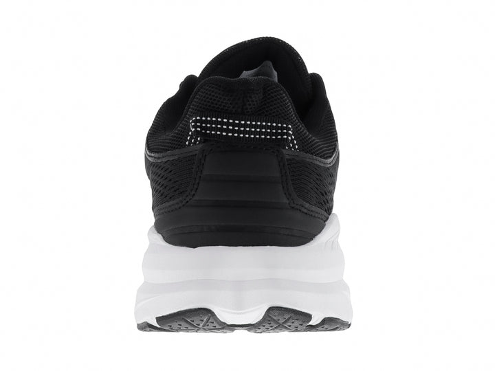 Tenis de baloncesto JUSTART color negro con suela blanca y tejido transpirable.