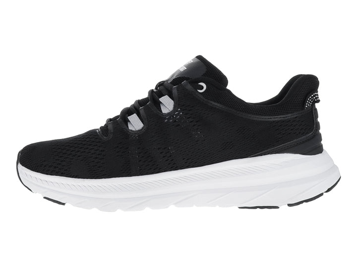 Tenis de baloncesto JUSTART color negro con suela blanca y tejido transpirable.