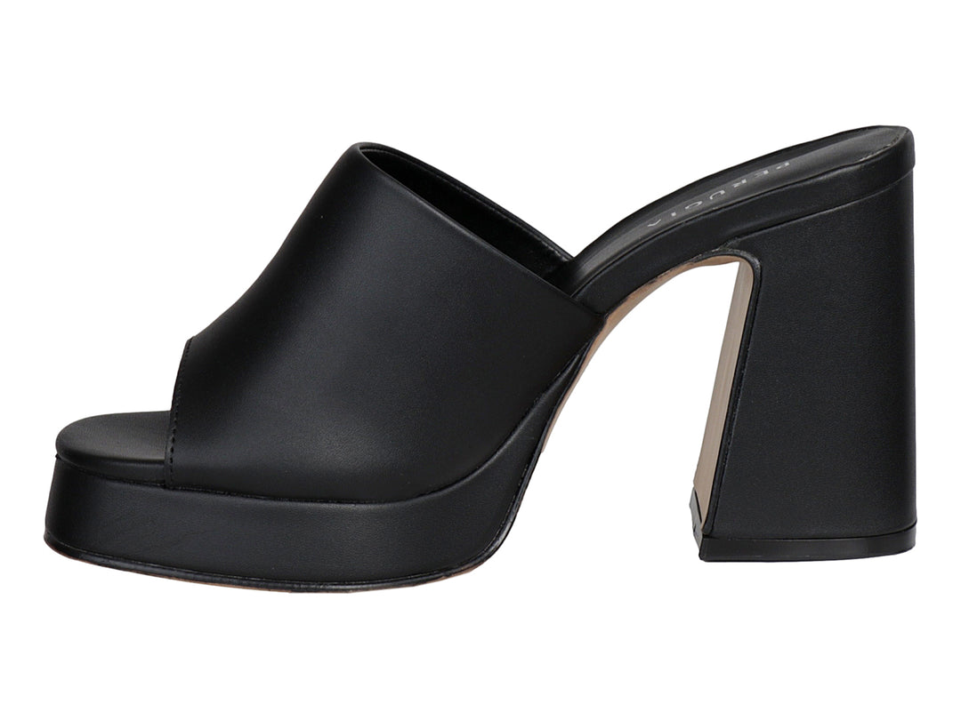 Sandalia de plataforma color negro con tacón grueso y diseño slide de la marca Perugia.