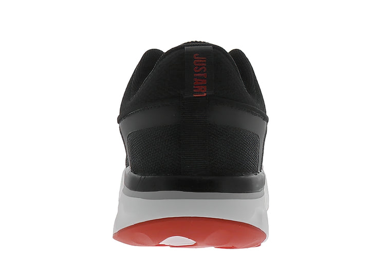 Tenis de baloncesto JUSTART color negro con suela blanca y base roja.