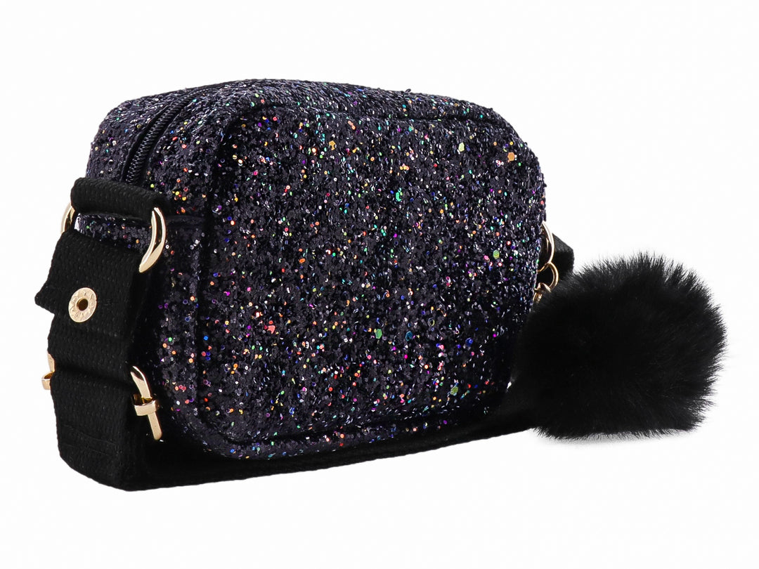 Bolso pequeño color negro con acabado de brillos multicolores y un pompón decorativo lateral.