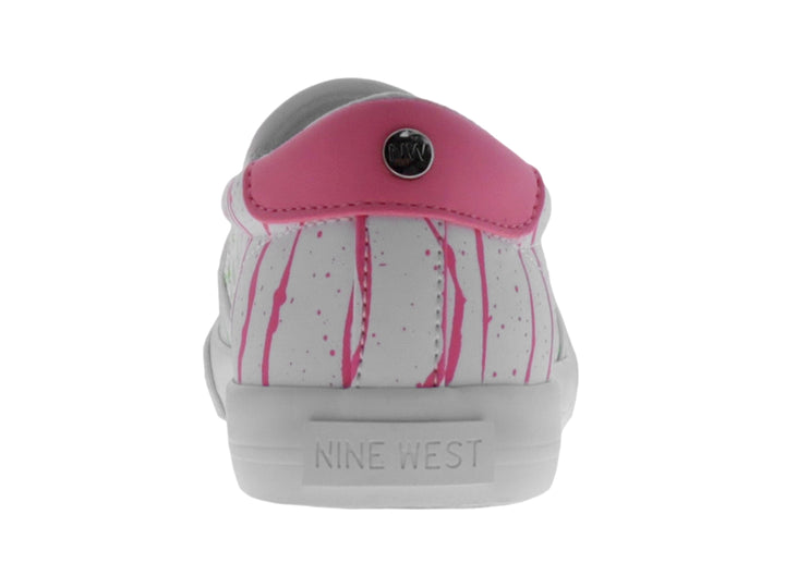 Zapato slip-on blanco con diseño de salpicaduras en colores verde, rosa y amarillo y suela blanca.