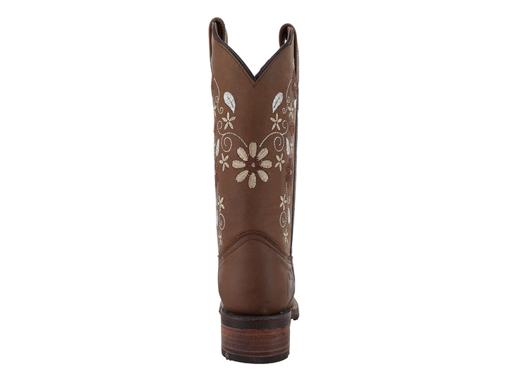 Bota vaquera color tabaco con bordados florales blancos y punta cuadrada.