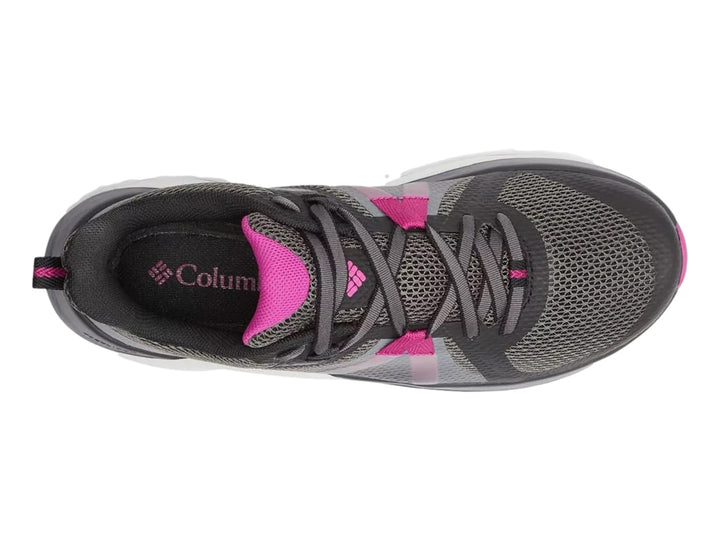 Tenis deportivos Columbia color negro y rosa fucsia con suela blanca y detalles en malla.
