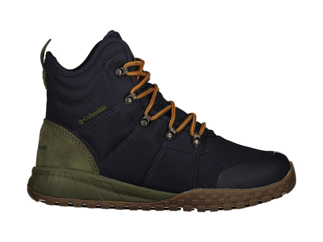 Bota de senderismo Columbia color azul marino con detalles en verde oliva y cordones cafés.