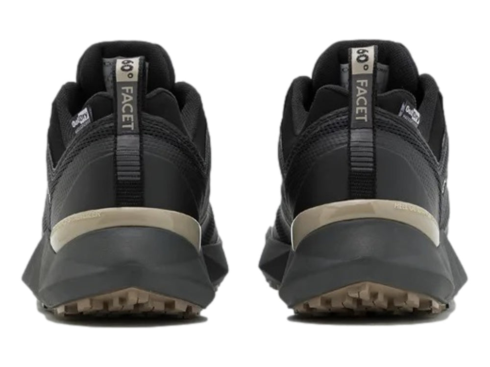 Zapato deportivo Columbia Facet 60 Low OutDry en color negro y gris oscuro para actividades al aire libre.