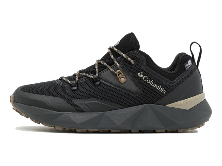 Zapato deportivo Columbia Facet 60 Low OutDry en color negro y gris oscuro para actividades al aire libre.