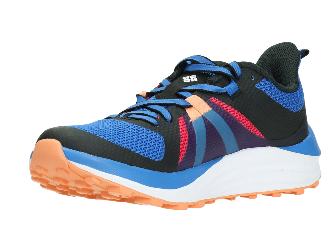 Tenis deportivo Columbia en color azul y negro con suela naranja y detalles en rosa.