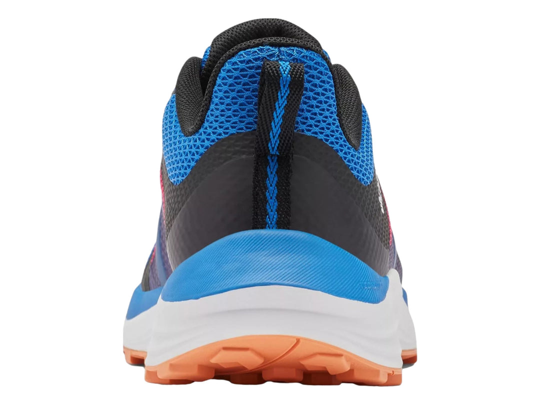 Tenis deportivo Columbia en color azul y negro con suela naranja y detalles en rosa.