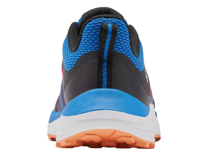 Tenis deportivo Columbia en color azul y negro con suela naranja y detalles en rosa.
