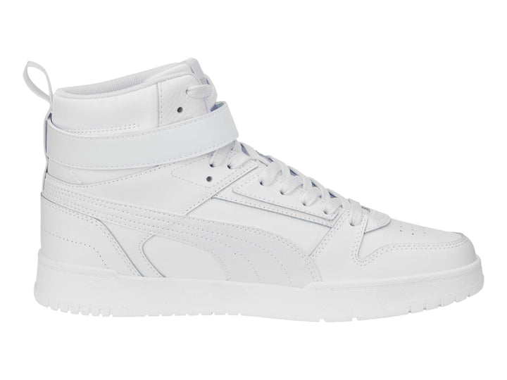 Tenis Puma blancos de corte alto con correa en el tobillo y cordones.