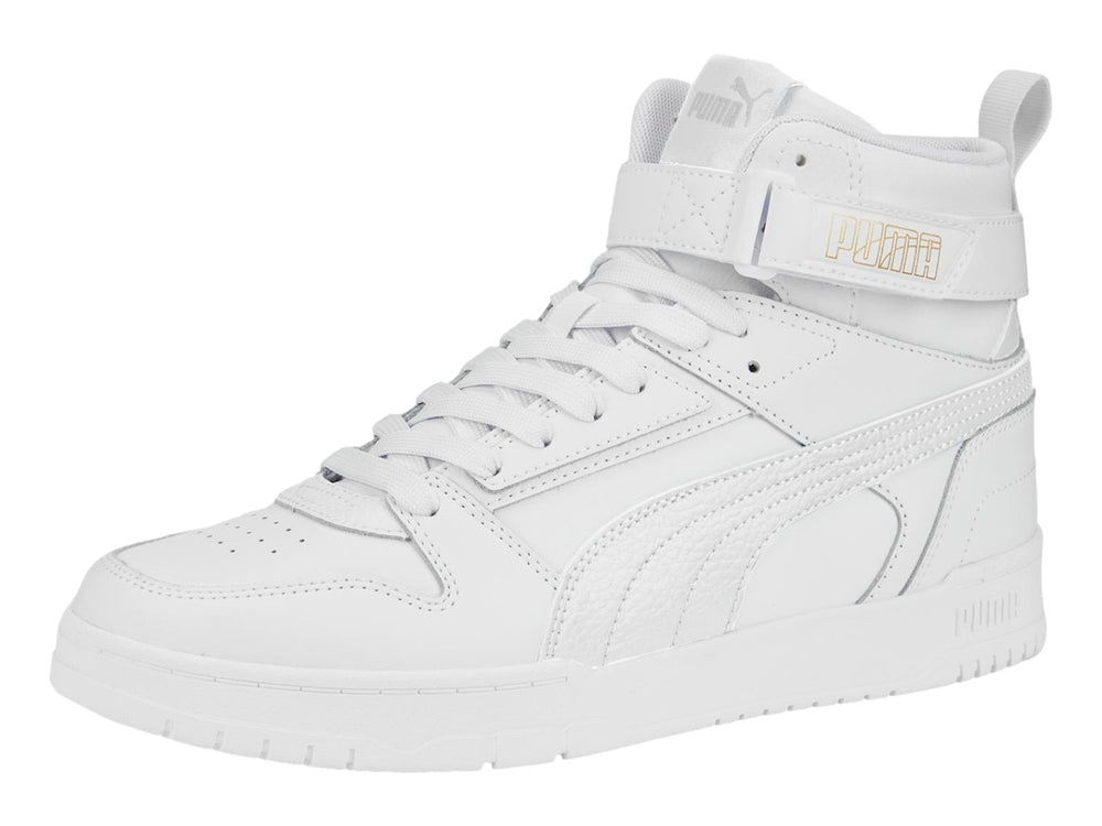 Tenis Puma blancos de corte alto con correa en el tobillo y cordones.