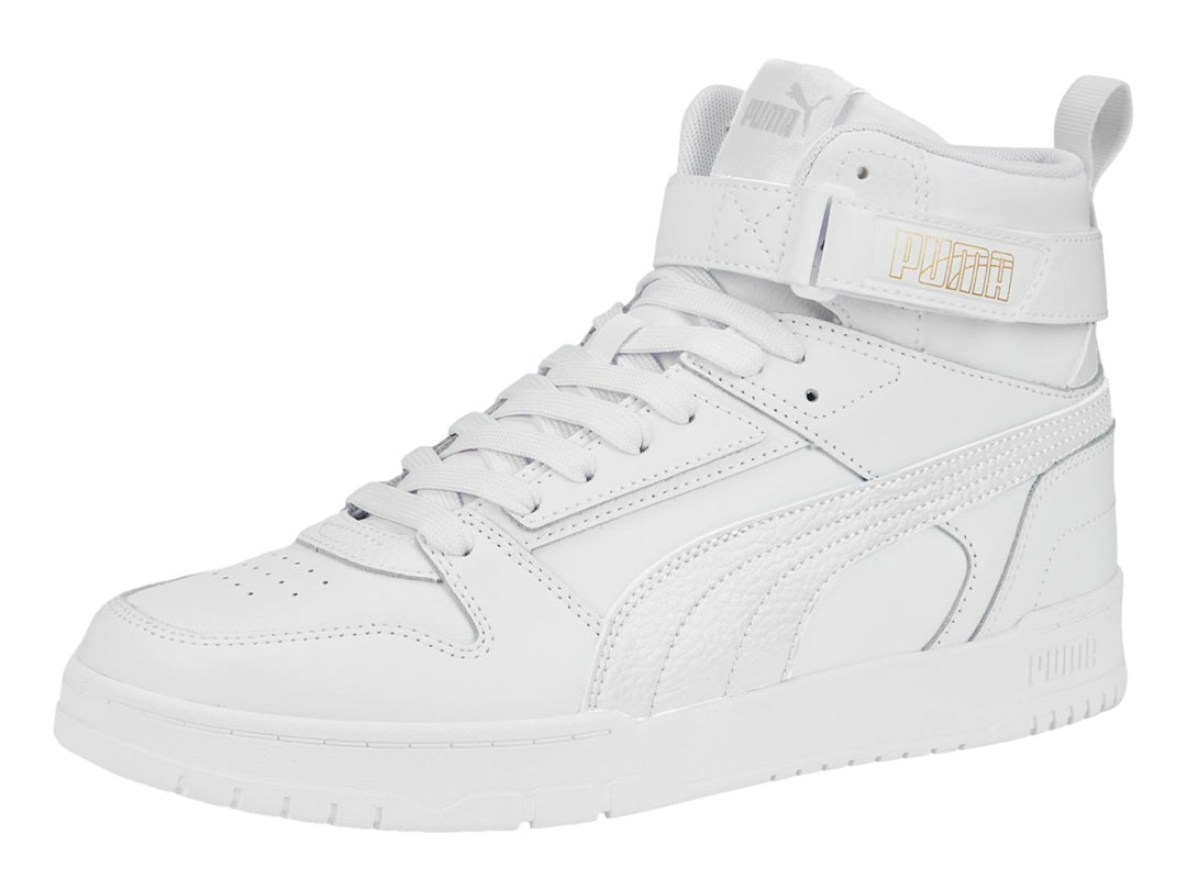 Tenis Puma blancos de corte alto con correa en el tobillo y cordones.