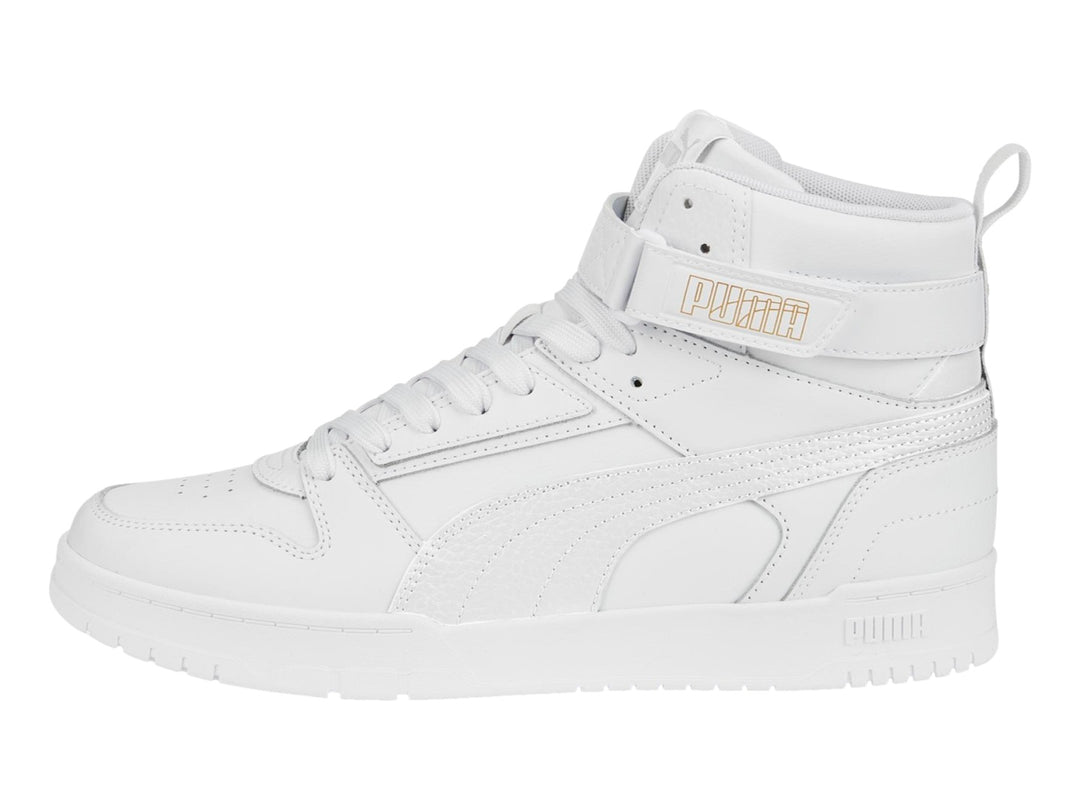 Tenis Puma blancos de corte alto con correa en el tobillo y cordones.