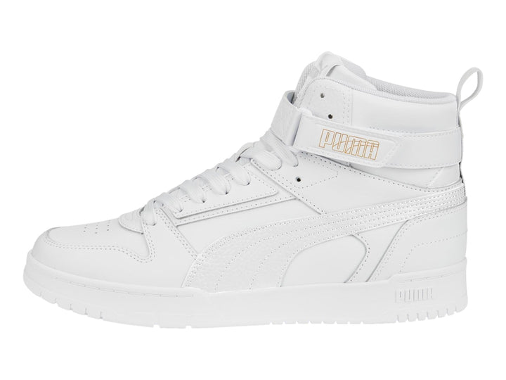 Tenis Puma blancos de corte alto con correa en el tobillo y cordones.