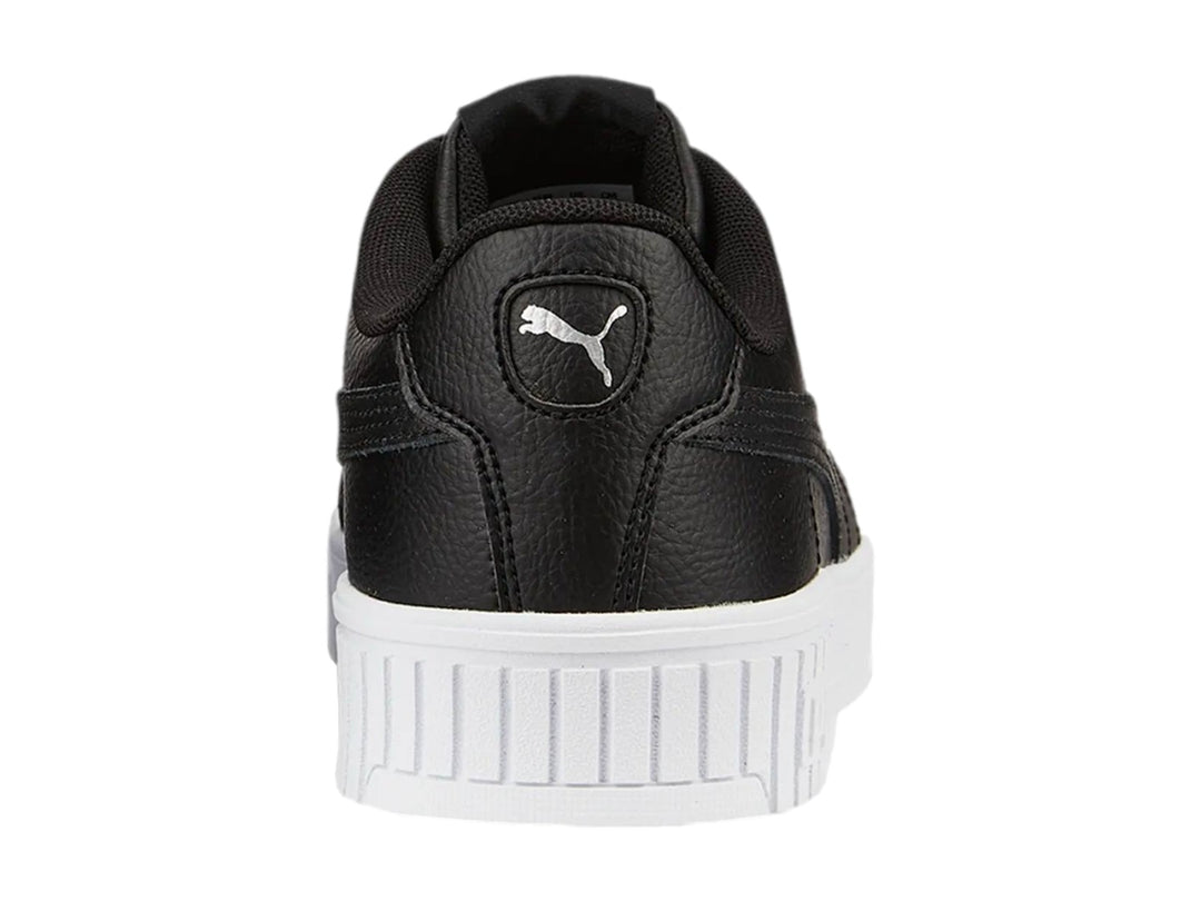 Tenis PUMA Carina 2.0 en color negro con suela de plataforma blanca y detalles plateados.