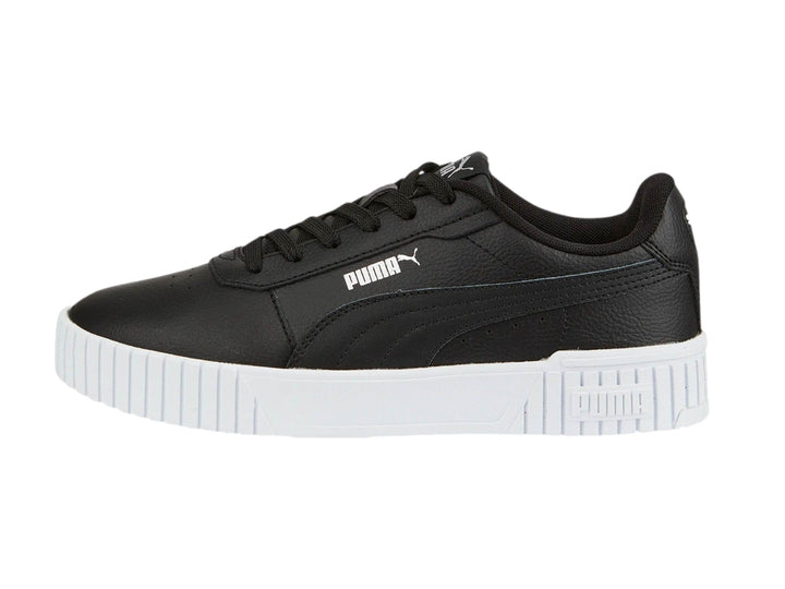 Tenis PUMA Carina 2.0 en color negro con suela de plataforma blanca y detalles plateados.