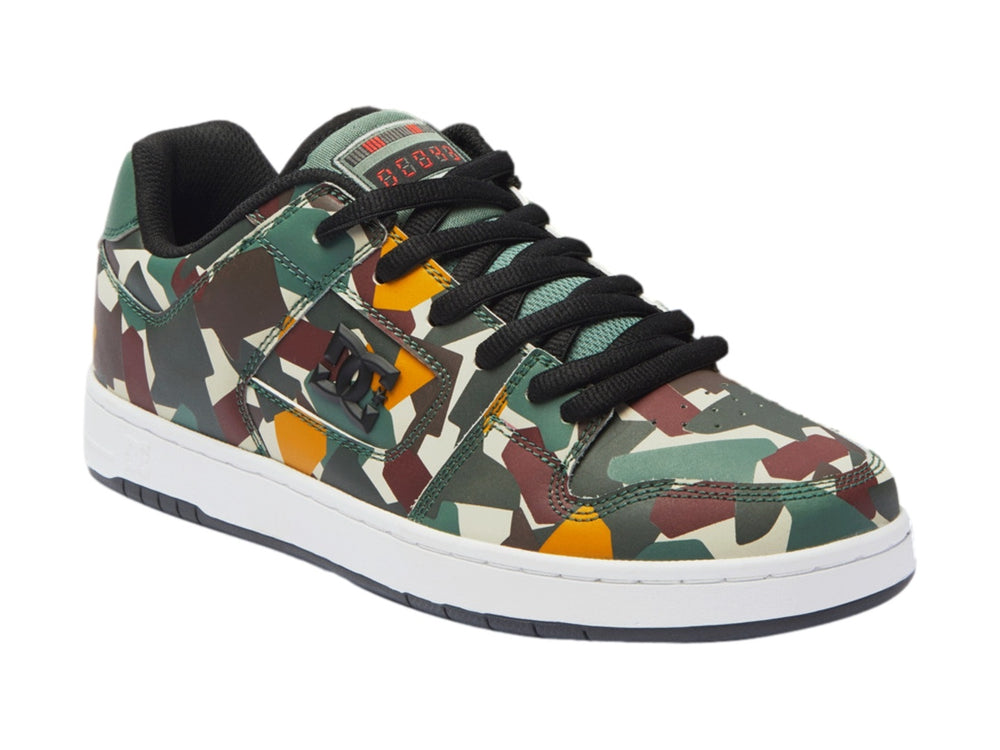 Tenis DC Shoes SW Manteca con diseño de camuflaje multicolor y suela blanca.