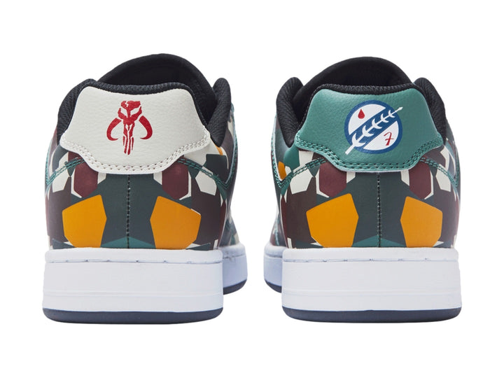 Tenis DC Shoes SW Manteca con diseño de camuflaje multicolor y suela blanca.