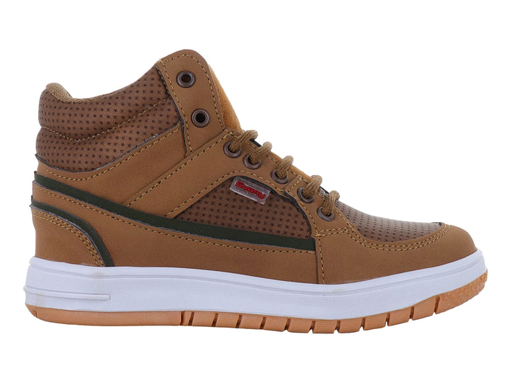 Tenis botín color habana para niño con suela blanca y detalles en verde.