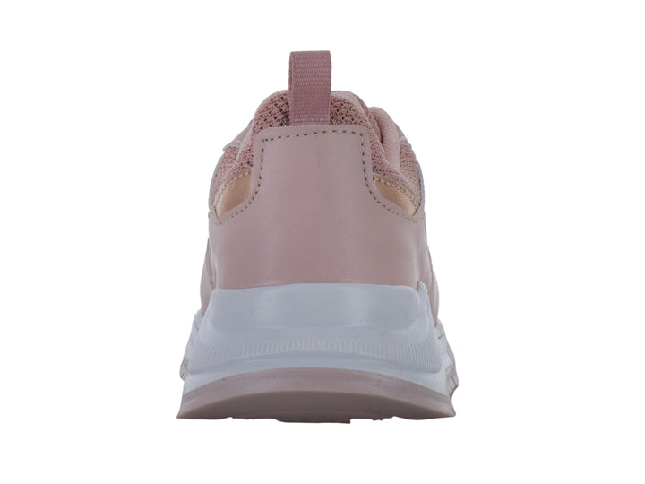 Tenis deportivos color rosa con suela blanca y detalles metálicos laterales.