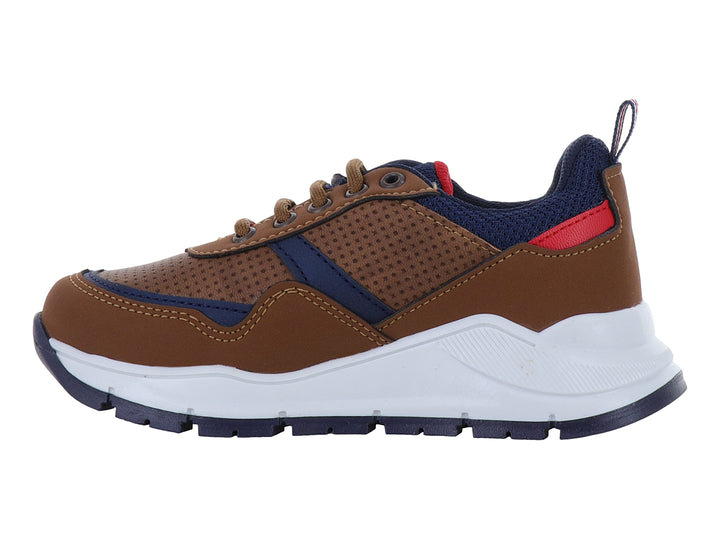 Tenis infantiles color café habana y azul marino con suela blanca y cordones.