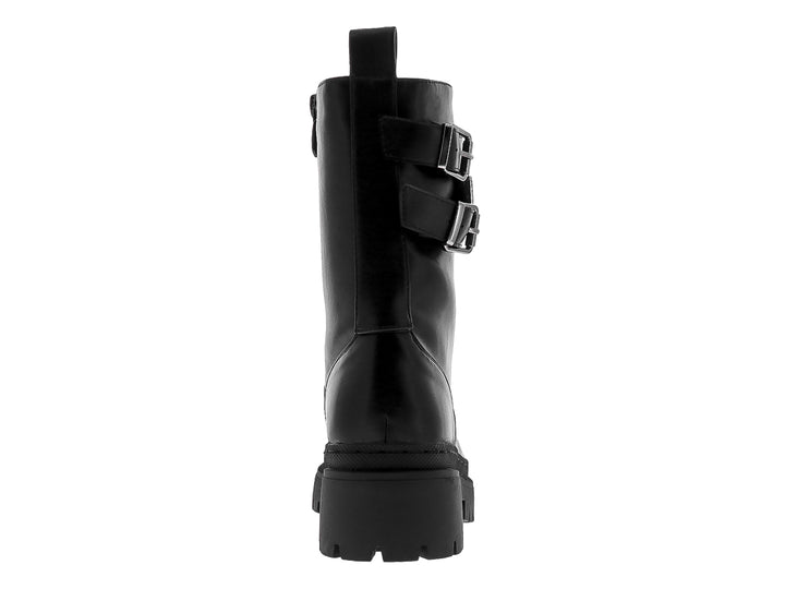 Bota negra de plataforma con detalles de hebillas y tachuelas plateadas en la parte superior.