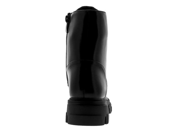 Bota negra de estilo militar con suela track y agujetas en color amarillo neón.