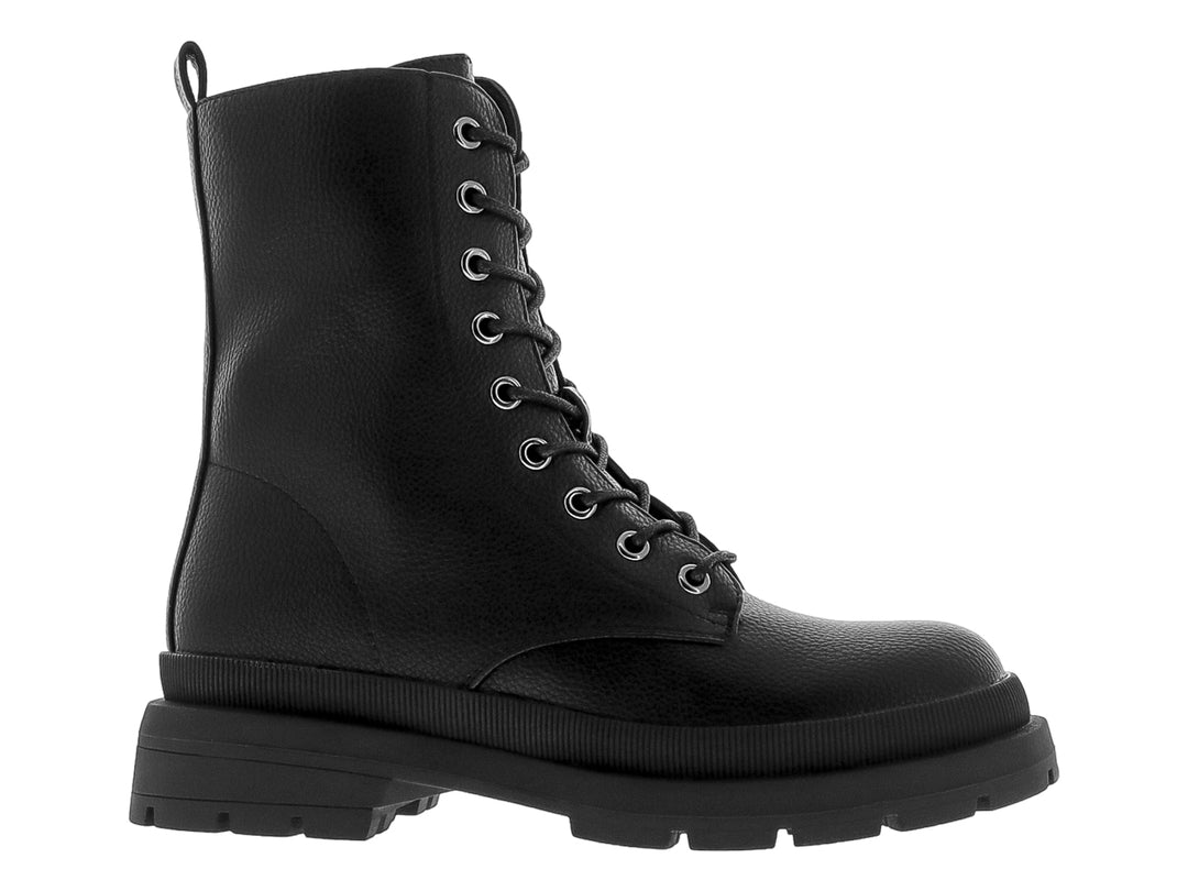 Bota negra de plataforma con agujetas y suela gruesa.