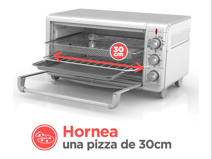Horno tostador Black and Decker color plata con puerta de vidrio y controles laterales.