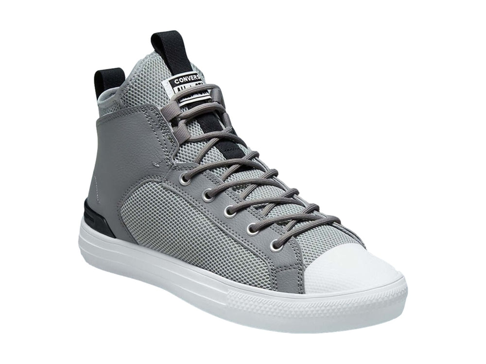 Tenis Converse Ultra Mid en color gris piedra con suela blanca y detalles en negro.