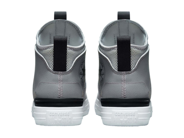 Tenis Converse Ultra Mid en color gris piedra con suela blanca y detalles en negro.