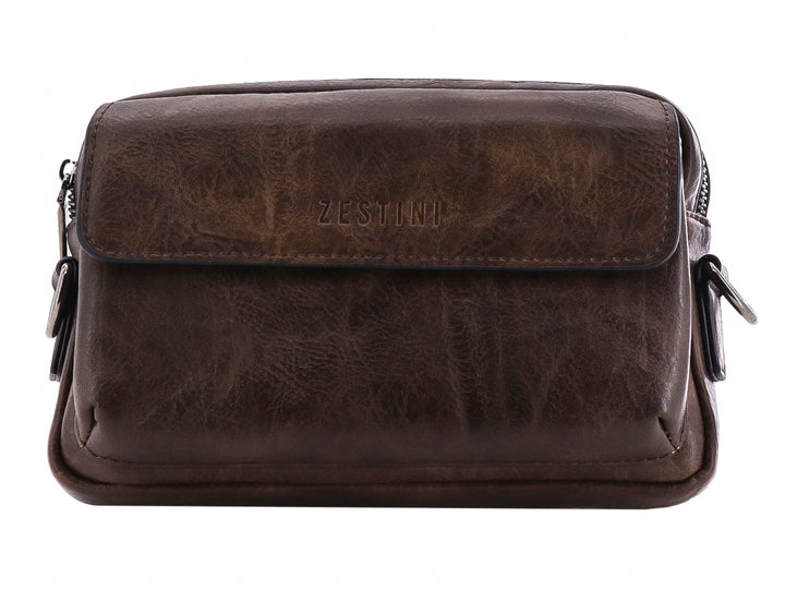 Bolso estilo cartera color marrón con textura de cuero envejecido y cierre superior.