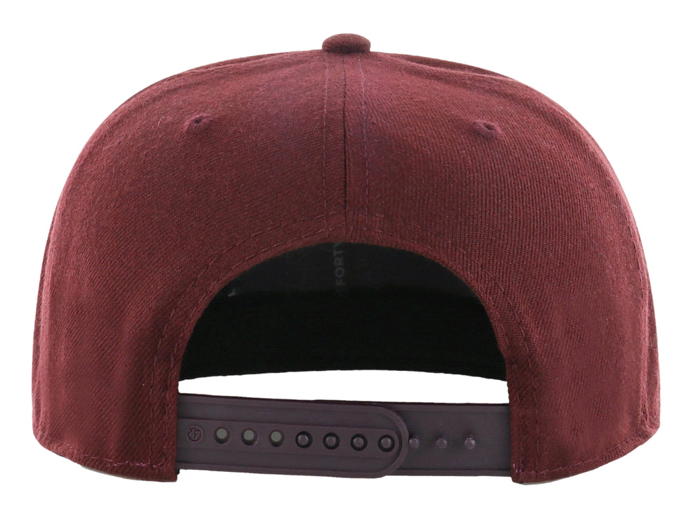 Gorra de béisbol color guinda oscuro con logotipo bordado de los Dodgers de Los Ángeles en blanco y visera plana.